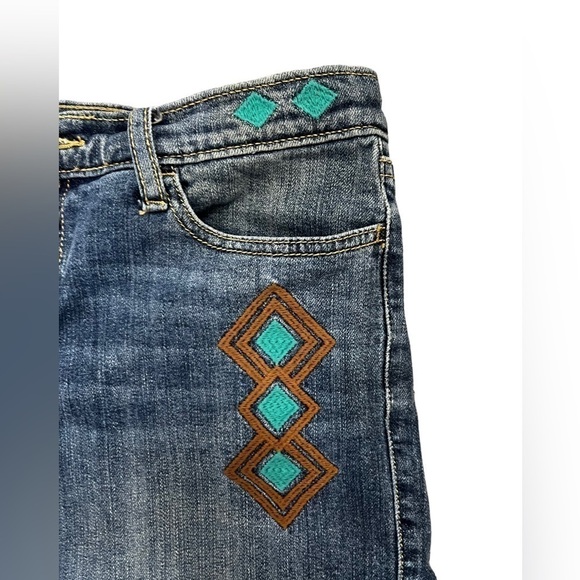 Allen B. By Allen Schwartz Cut Off Denim Shorts with Embroidery - Picture 6 of 11